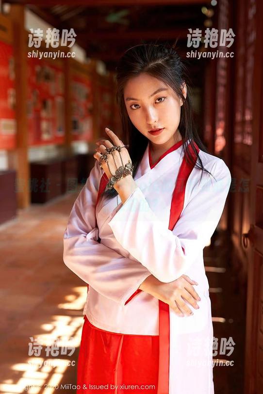 蜜桃社 - 图集解密：Rola的可爱到底是怎么炼成的？