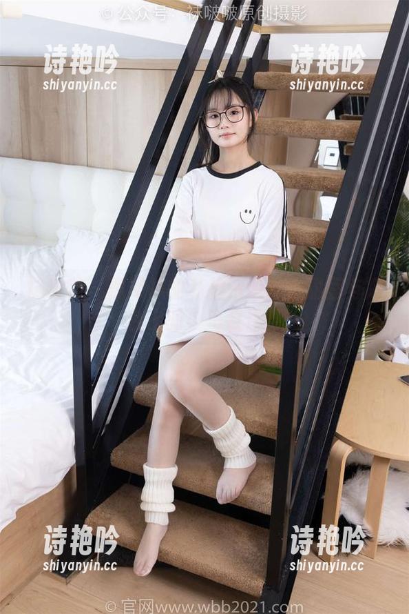 袜啵啵 - 黑网袜的私拍杂谈：小甜豆与阳台上的小鸟合作舞