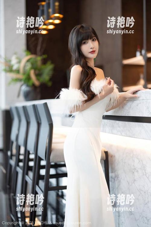 语画界-Miko酱吖 语画界 - 作品里的Miko酱吖:双层魅惑?不过是一种让人目不转睛的选择而已。
