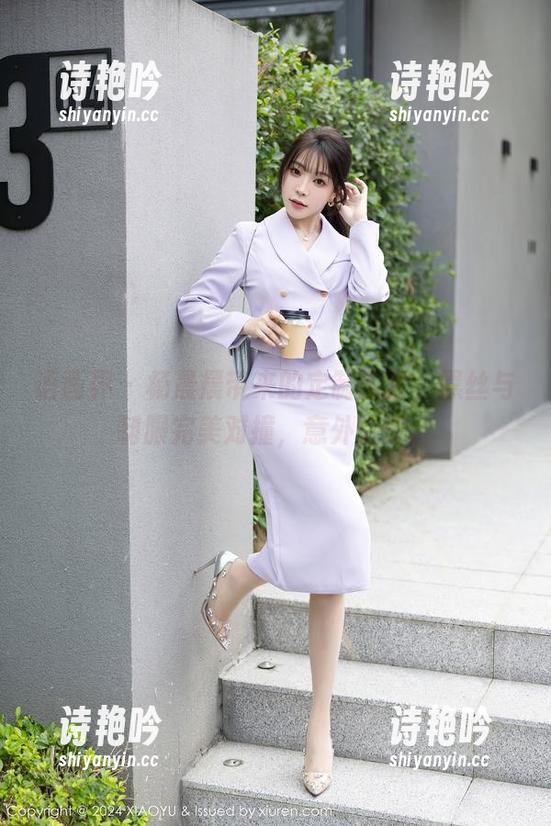 语画界-杨晨晨 语画界 - 杨晨晨带来的定制图片,黑丝与制服完美对撞,意外之美。