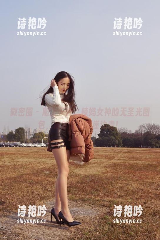 辣妈女神 微密圈 - 爬上天台,辣妈女神的无圣光图包,居然没往悬崖边走!