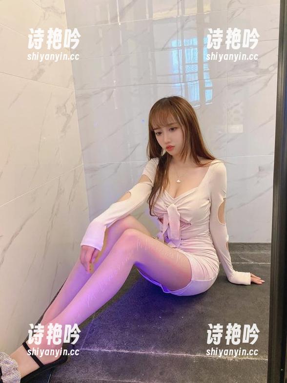 过期米线线喵的教室写真套图，难得一见的青春风暴