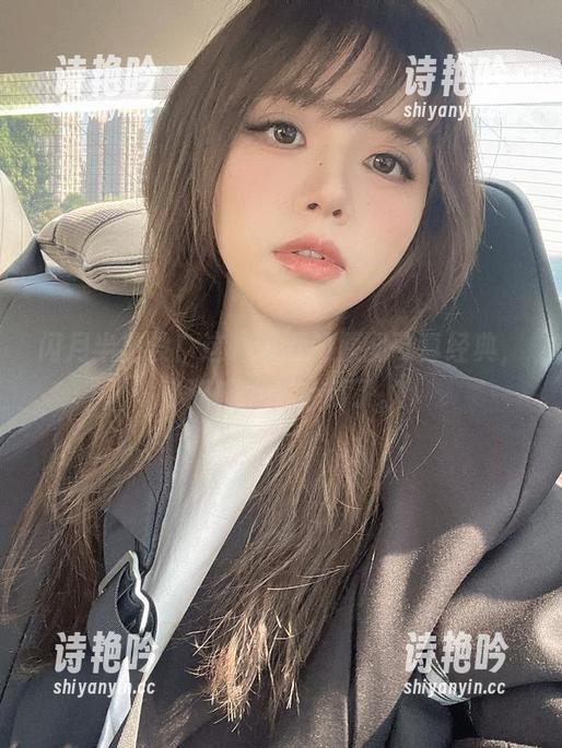 闪月半 闪月半出没!这喵少女的原图可真经典,小猫咪都要卧倒了。