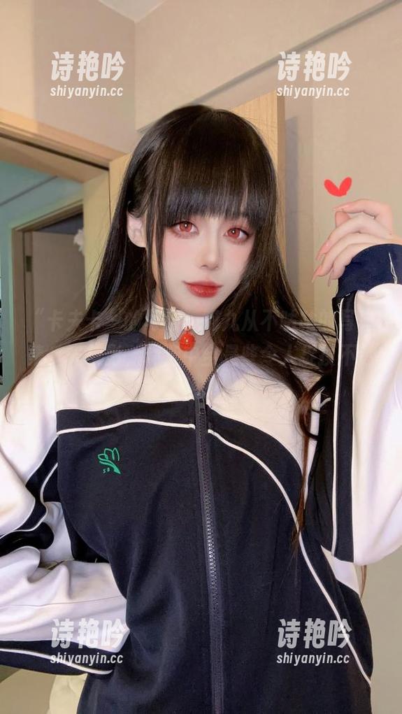 阿九从不咕咕 “卡夫卡”的写意,阿九从不咕咕的写真集,光与影,精选中全是些令人捉摸不透的忽明忽暗。