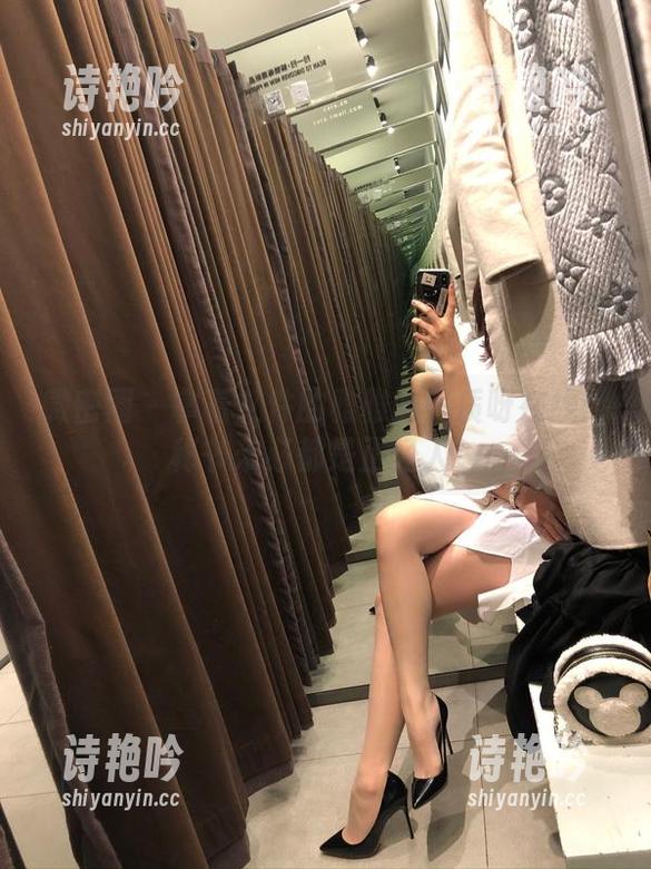 雅雅的气质呀 微密圈 - 拿着文件的雅雅的气质呀在线:秘书未必都是正经人!
