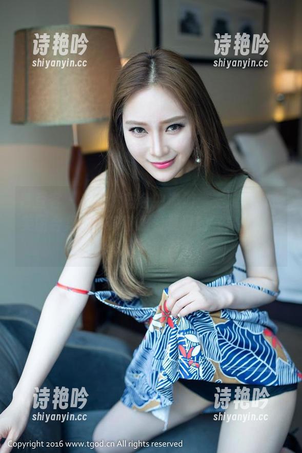 青豆客 - 在一片蓝色中遨游：王婉悠泳衣美图合集，浑身散发着夏日的气息，真想化作那一缕清风！