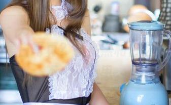 青豆客 - 为啥我的网盘里全是陈嘉嘉Tiffany的黑白写真？看来黑和白之间还真有不少小心思。