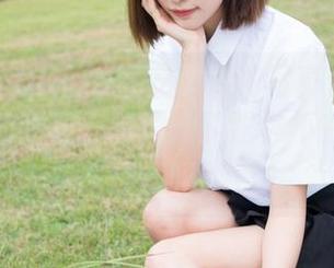 魅妍社 - Olivia童安琪清纯写真合集：看似无辜的甜蜜，难道她的眼神不在无声地撩拨吗？