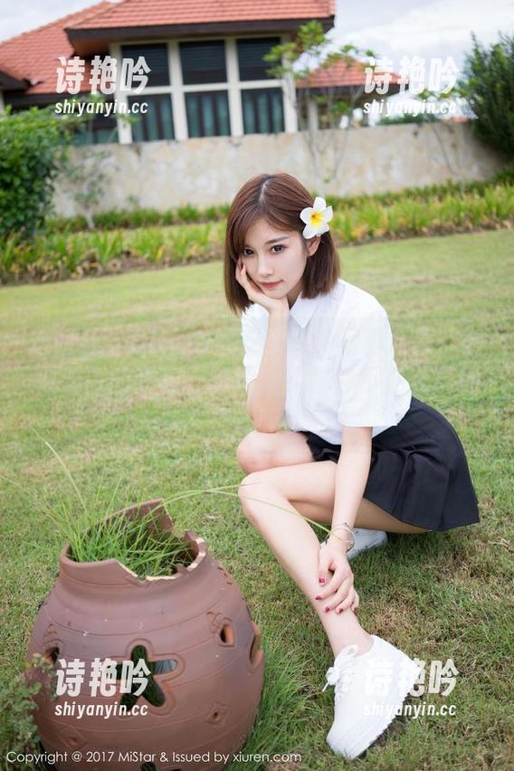 魅妍社 - Olivia童安琪清纯写真合集：看似无辜的甜蜜，难道她的眼神不在无声地撩拨吗？