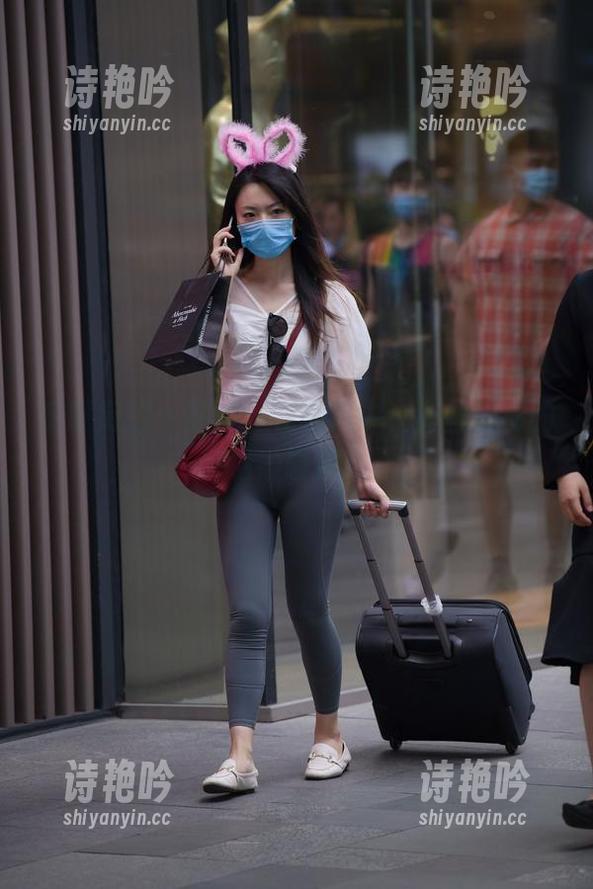 魔镜街拍 - 婷婷：在寒风中，肉丝美图的绝妙碰撞！