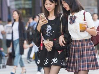 魔镜街拍 - 原图直出，艾小青的私拍旗袍，居然让人想多看几眼！