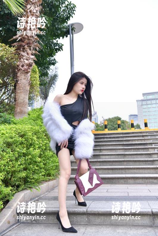 魔镜街拍 魔镜街拍:这位蓝色包臀裙黑丝美女,果然是图库的特派员,任务完成得太完美。