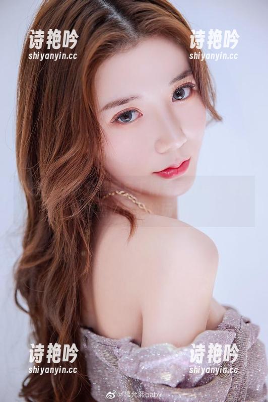 黎允熙 微密圈 - 黎允熙黑色丁裤写真分享,突然觉得黑色也是种玩味。
